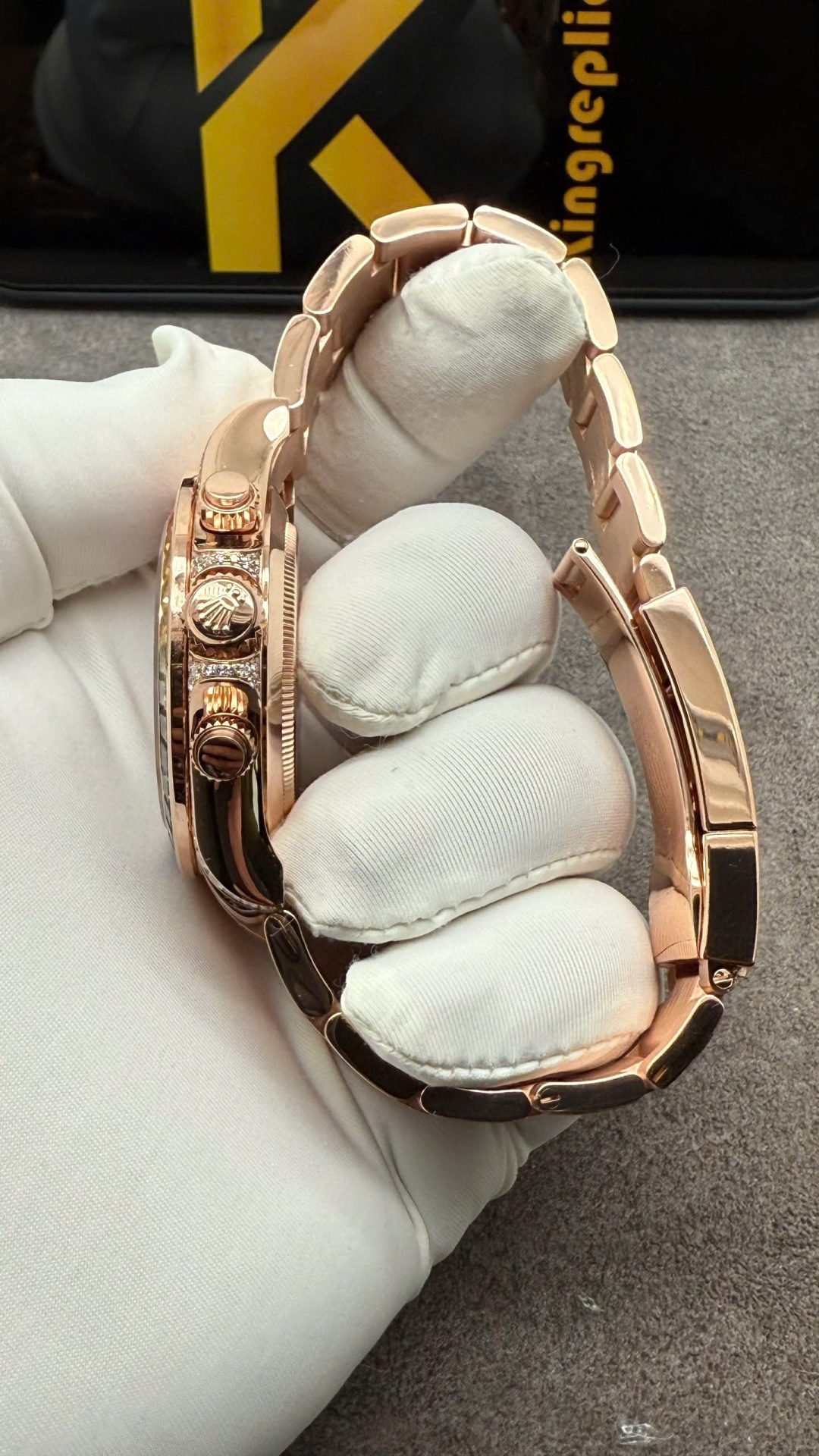 rolex daytona rainbow super clone watch crafted in solid gold with 40mm natural diamonds rolex daytona rainbow super clone watch crafted in solid gold with 40mm natural diamonds