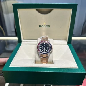 dong ho rolex gmt master ii 126755 saru rep 11 boc vang do moissanite sapphire 41mm 2 1.webp
